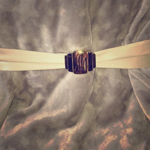Beige Liz Claiborne Leather belt gold & silver